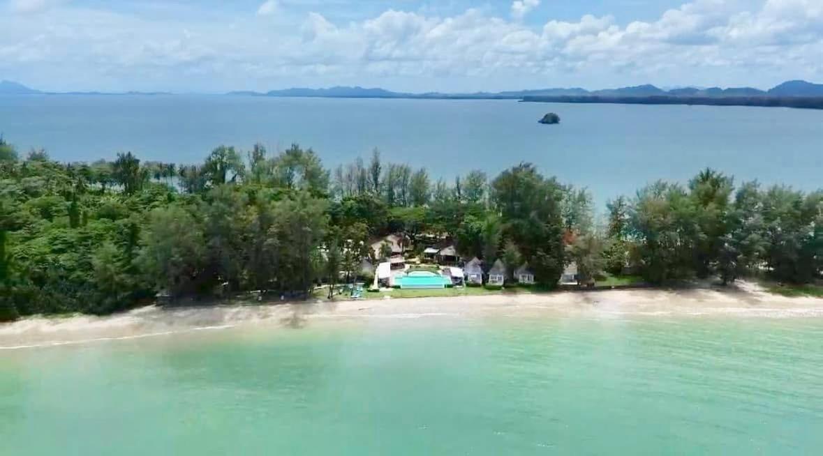 Twin Bay Resort