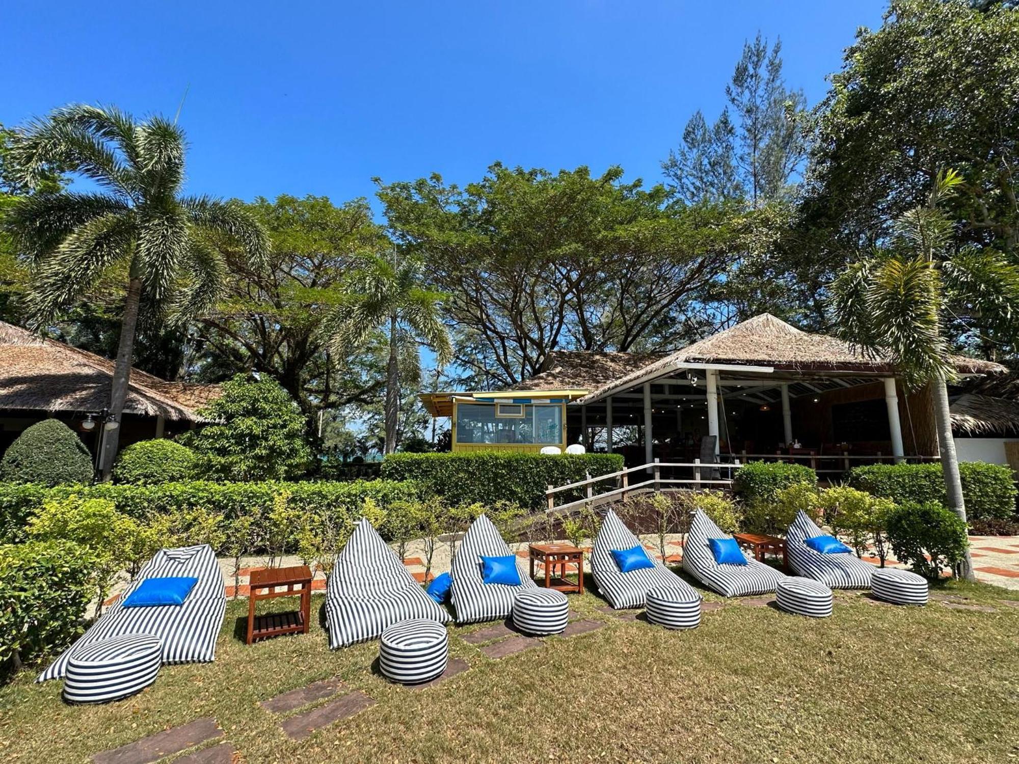 Twin Bay Resort 3*